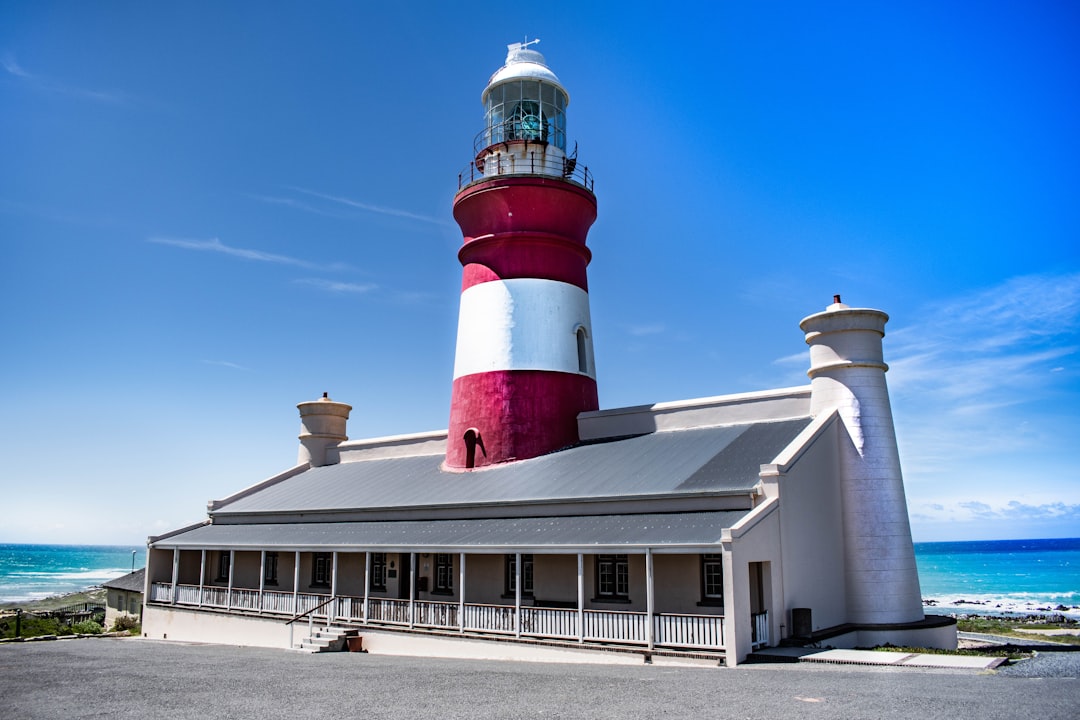 Cape Agulhas: Il Faro del Punto Estremo dell'Africa - L'Agulhas | Secret World Trip Planner