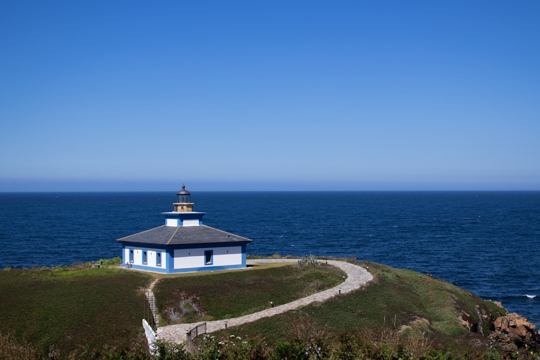 ファロ・イリャ・パンチャ：スペインの海の宝石 - Isla Pancha | Secret World Trip Planner