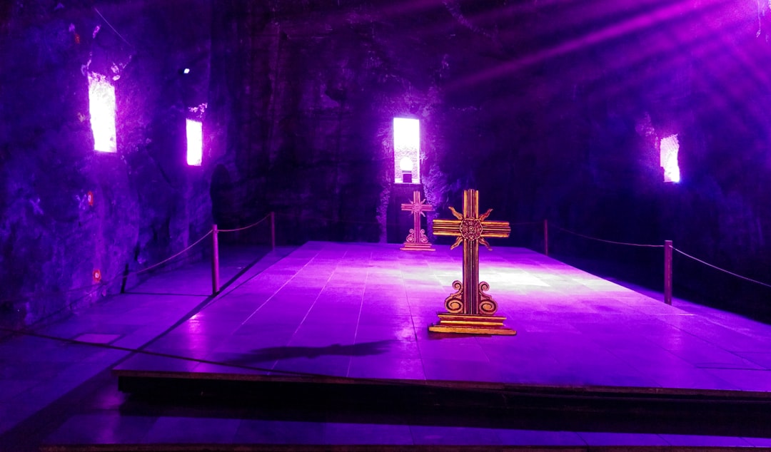 Esplorando Cathedral Cavern: Un Tesoro Nascosto nel Regno Unito - Little Langdale | Secret World Trip Planner