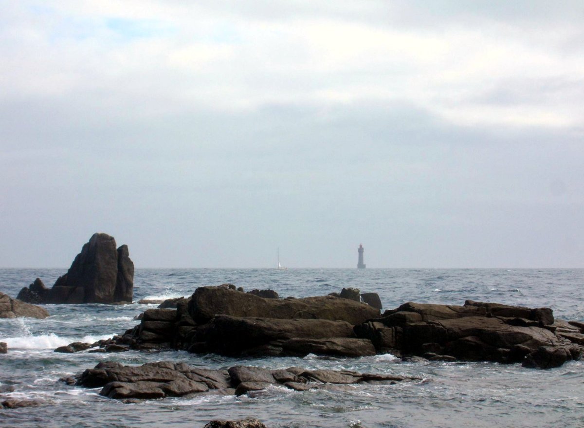 Faro der Jument: Der rote Wächter von Ouessant — Ouessant
