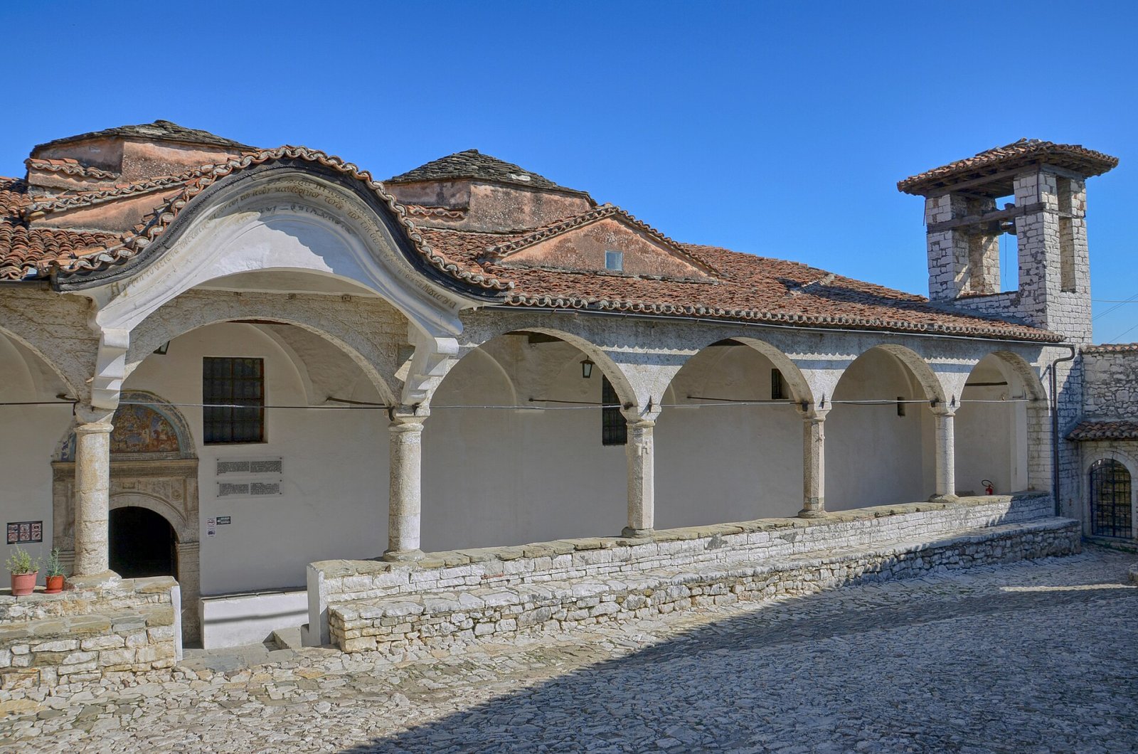 Entdecken Sie das Onufri-Museum: ein Schatz byzantinischer Kunst in Berat - Berat | Secret World Trip Planner