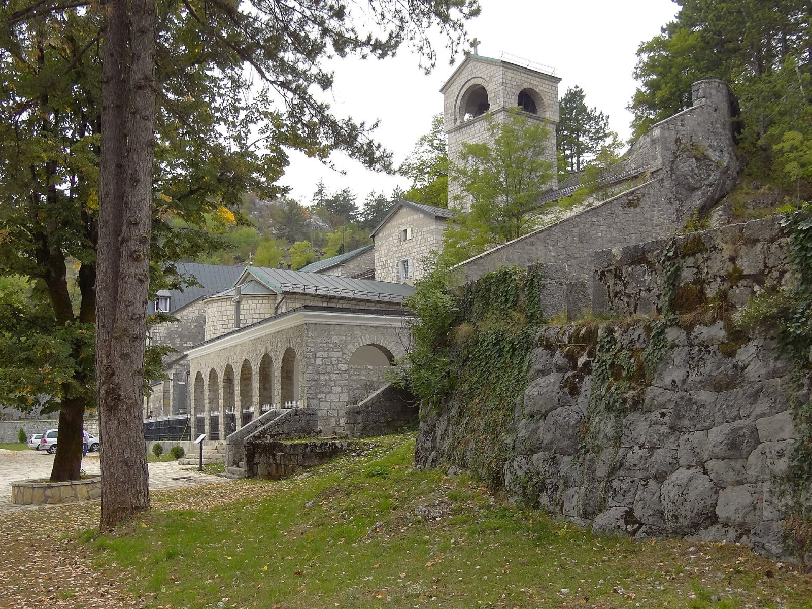 Monasterio de Cetinje: una joya cultural de Montenegro - Cetinje | Secret World Trip Planner