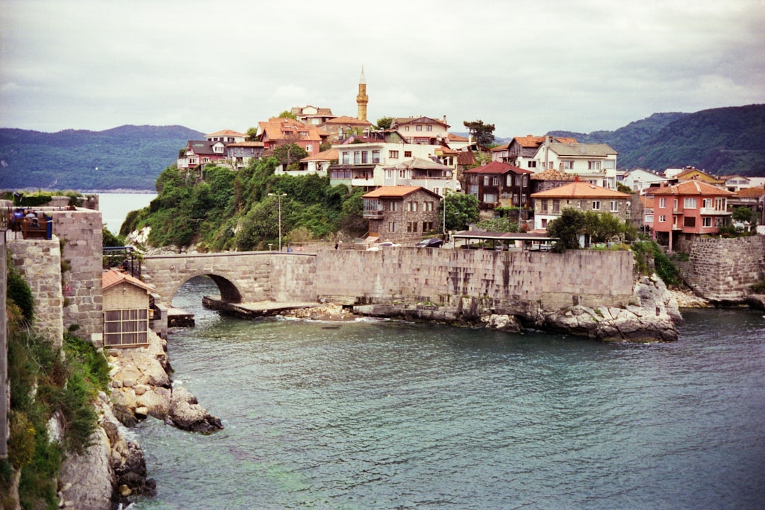 Découvrir la Mosquée de Bregut à Ulcinj, Monténégro — Ulcinj