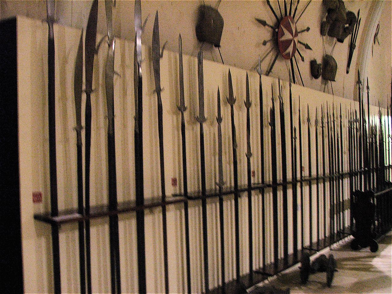 Descubre el Palace Armoury: el tesoro militar de Malta - 65 Merchants St | Secret World Trip Planner