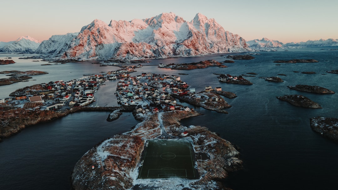 Henningsvær: aurore e natura selvaggia alle Lofoten - Henningsvaer | Secret World Trip Planner