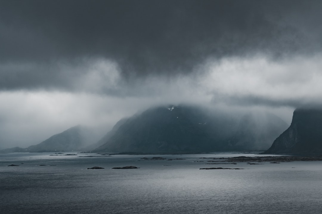 Henningsvær: Polarlichter und wilde Natur der Lofoten - Henningsvaer | Secret World Trip Planner