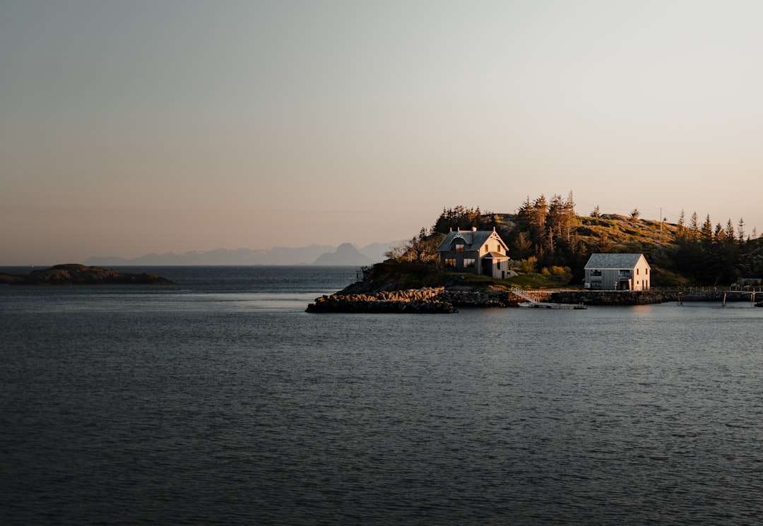Henningsvær: Polarlichter und wilde Natur der Lofoten - Henningsvaer | Secret World Trip Planner