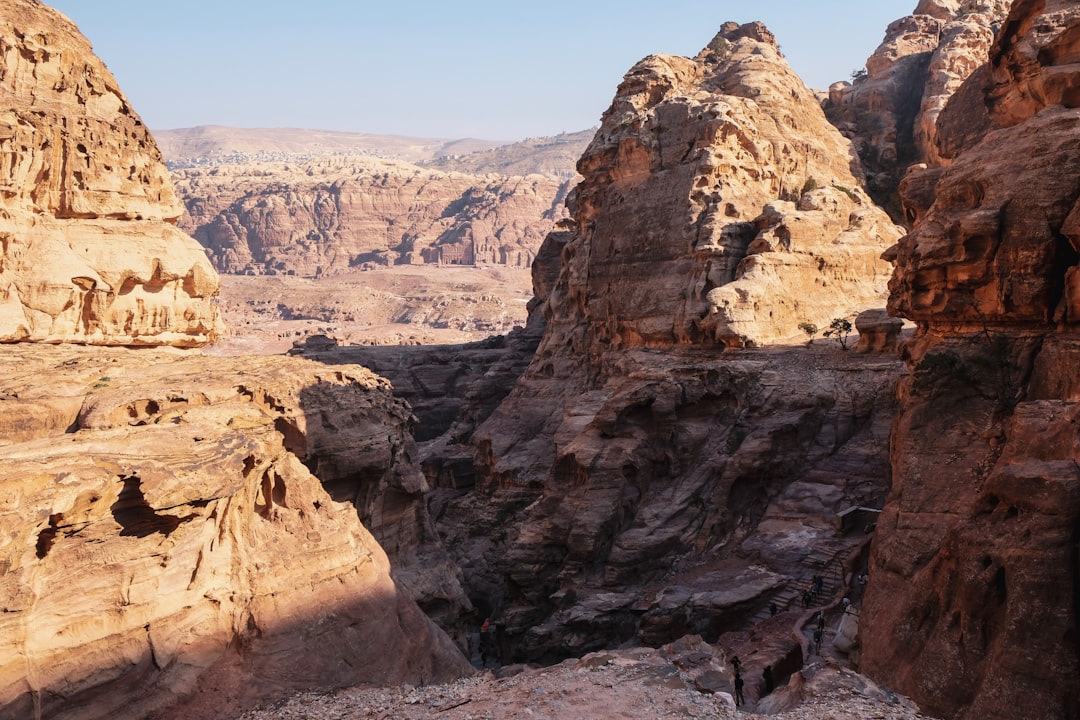 Canyon de Khazali : inscriptions nabatéennes à Wadi Rum - GC9F+GP7 Area protetta Wadi Rum | Secret World Trip Planner