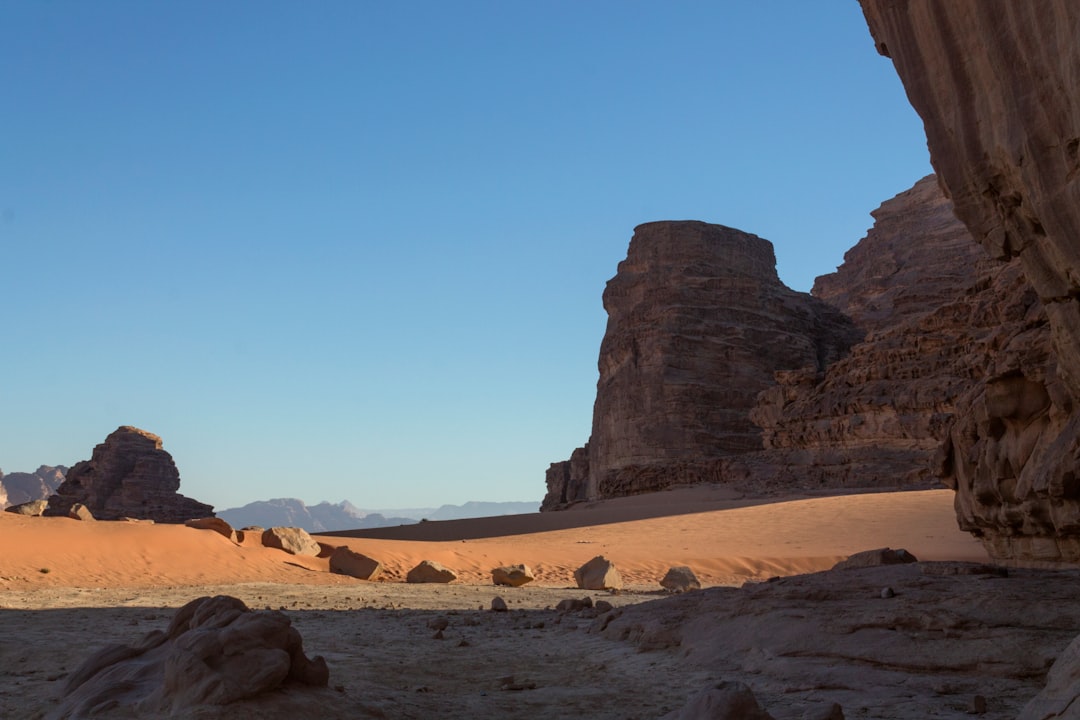 Canyon de Khazali : inscriptions nabatéennes à Wadi Rum - GC9F+GP7 Area protetta Wadi Rum | Secret World Trip Planner
