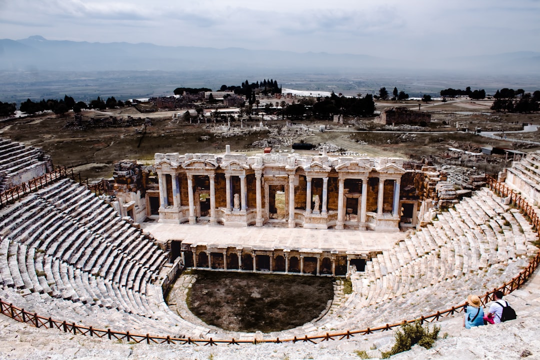 Teatro di Kourion: spettacoli sul mare di Cipro — MV7Q+P49 4620