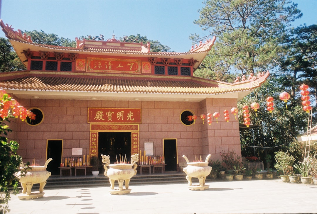 Thien Vuong Co Sat : Un Temple Bouddhiste à Découvrir au Vietnam - Xuan Huong - Da Lat | Secret World Trip Planner