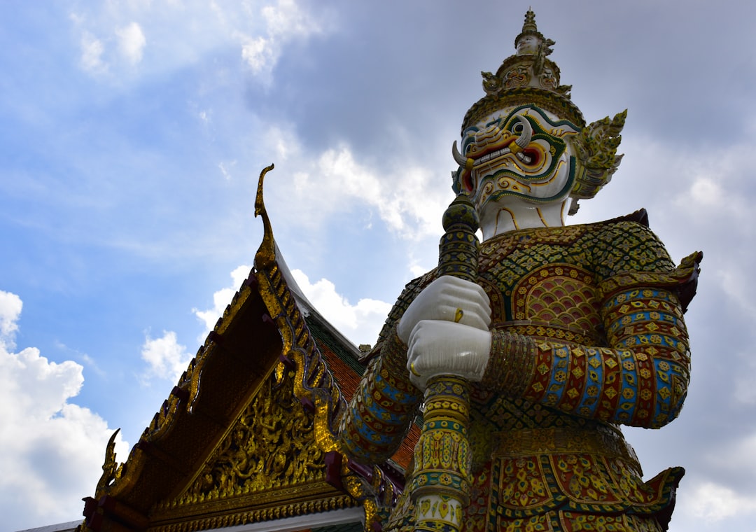 Entdecke Wat King Kaeo: ein kultureller Schatz in Thailand - Amphoe Bang Phli | Secret World Trip Planner