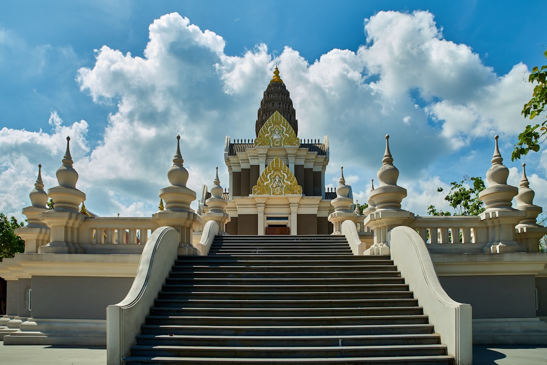 Entdecken Sie den Wat Phra Si Rattana Mahathat in Phitsanulok - Amphoe Mueang Phitsanulok | Secret World Trip Planner