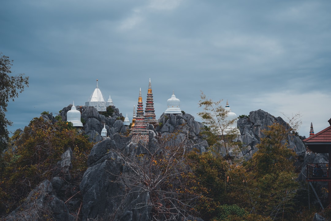 Entdecken Sie Wat Phu Tok: ein kulturelles Juwel in Thailand - Si Wilai District | Secret World Trip Planner