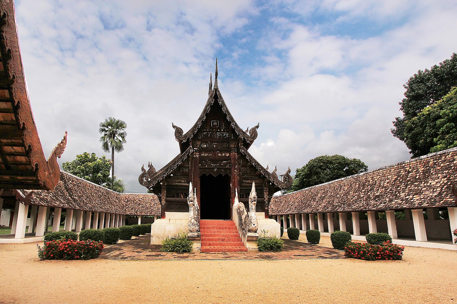 Откройте для себя очарование Ват Тон Квен, жемчужины Таиланда - Hang Dong District | Secret World Trip Planner