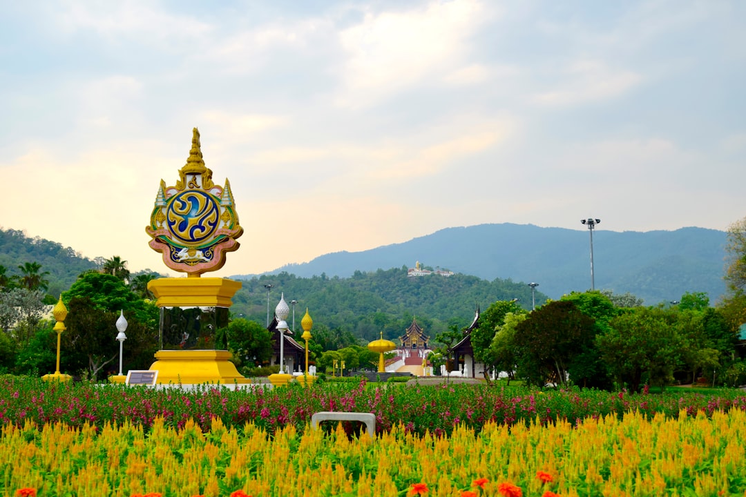 Découvrez Wat Phra Phutthabat Tak Pha : un trésor culturel en Thaïlande - Pa Sang District | Secret World Trip Planner
