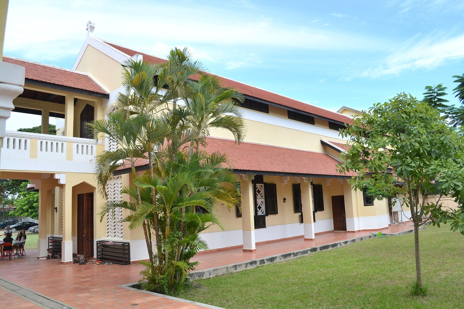 Descubriendo la Iglesia Católica St. Joseph en Camboya - Phnom Penh | Secret World Trip Planner