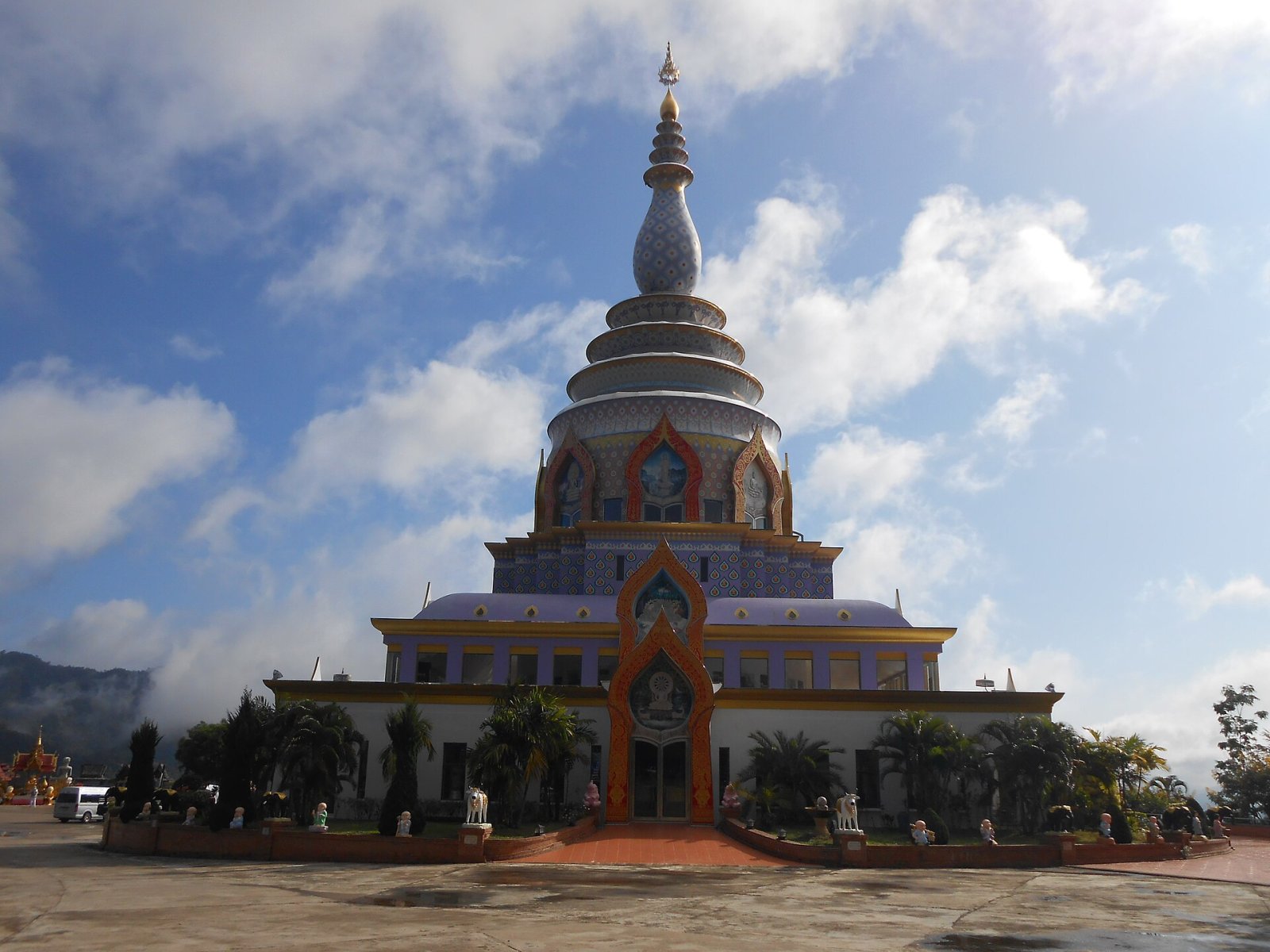 Scopri Wat Thaton: un tesoro culturale della Thailandia — Amphoe Mae Ai