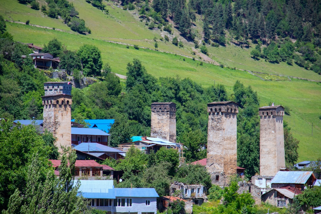 Vardzia: Die mittelalterliche Felsenstadt Georgiens - 97JM+CMH | Secret World Trip Planner
