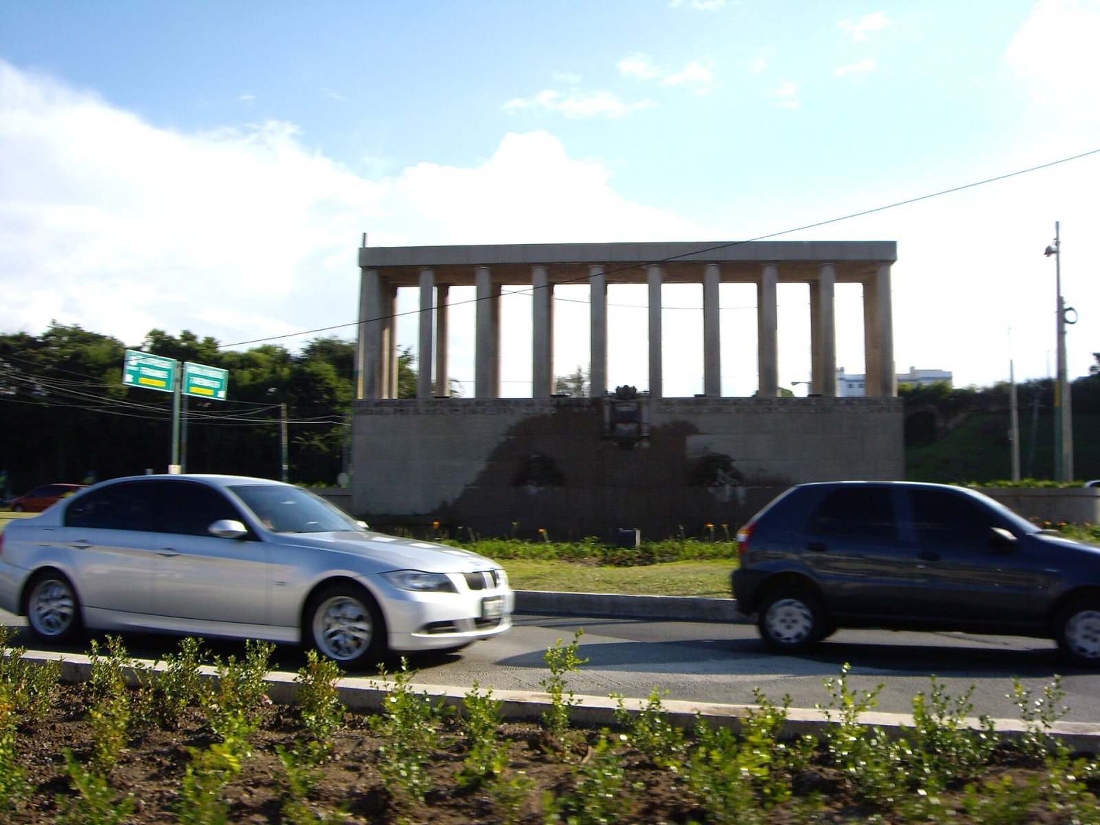Monumento a la Raza: Un Simbolo di Storia e Cultura in Guatemala - Ciudad de Guatemala | Secret World Trip Planner