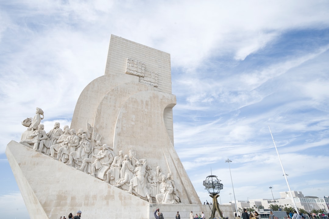 Monumento ao Trabalhador: símbolo de dedicação e arte em Portugal - Funchal | Secret World Trip Planner