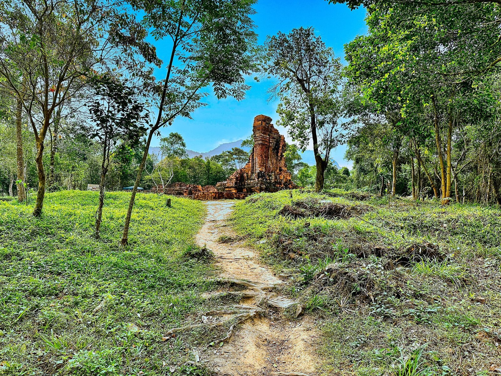 Groupe H : Un voyage à travers l'histoire du Vietnam - Thu Bồn | Secret World Trip Planner