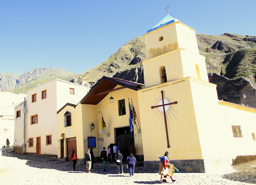 Entdecken Sie die Iglesia Santa Rosa de Lima in Purmamarca, Argentinien - Purmamarca | Secret World Trip Planner