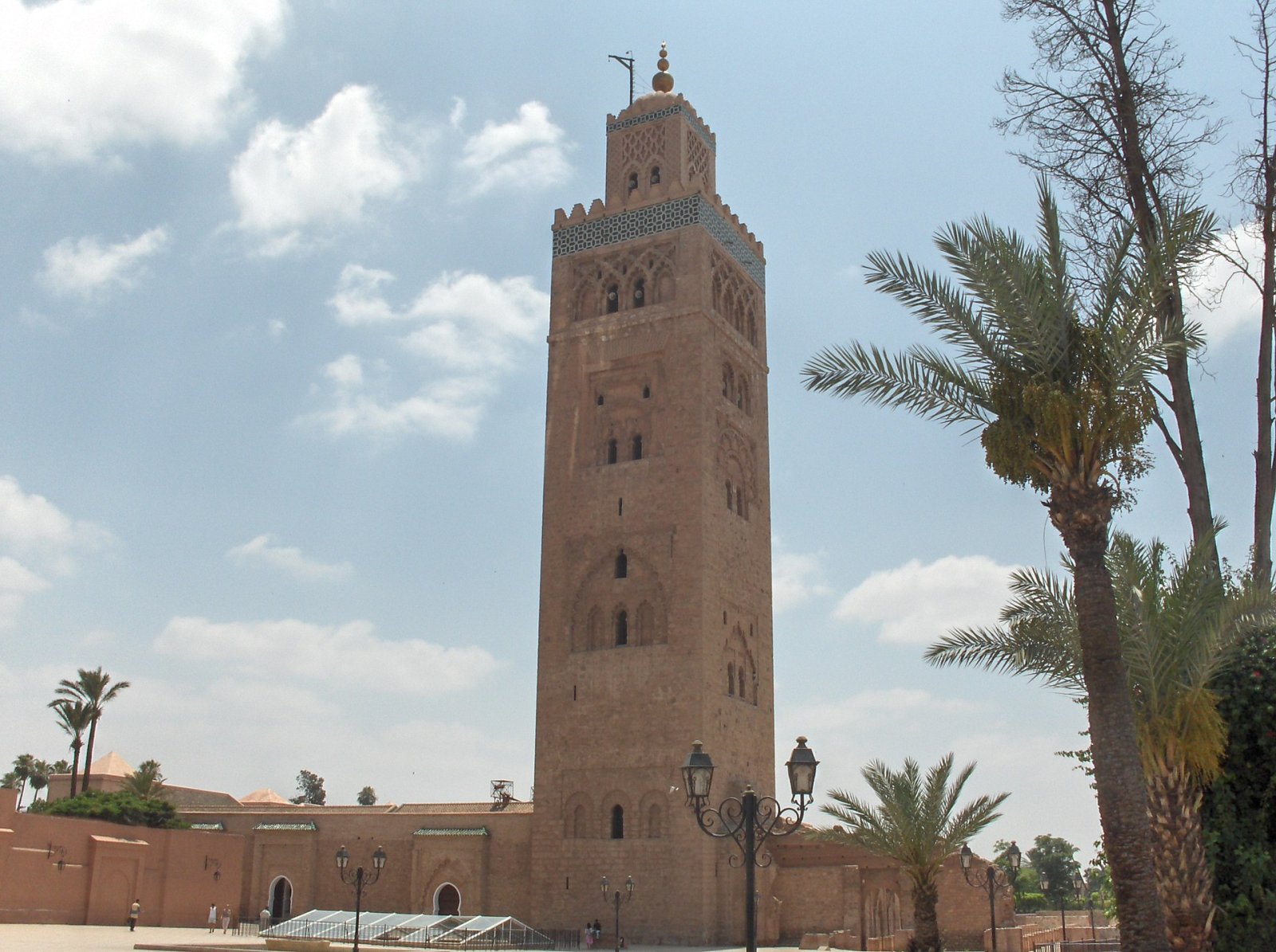 Descubra a Mesquita no Marrocos: uma viagem pela cultura islâmica - 5JMM+9R7 | Secret World Trip Planner