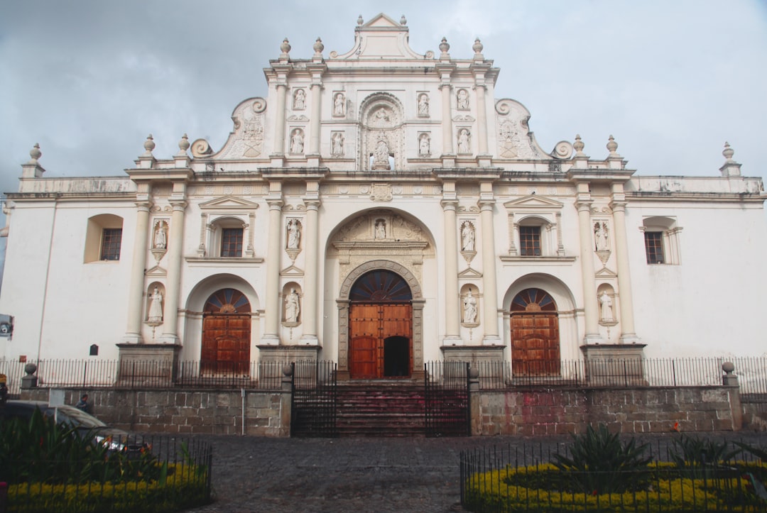 マヤ美術館：訪問ガイド - 6 calle y 7 avenida Zona 13 Edificio No. 5 Finca La Aurora Ciudad de Guatemala | Secret World Trip Planner