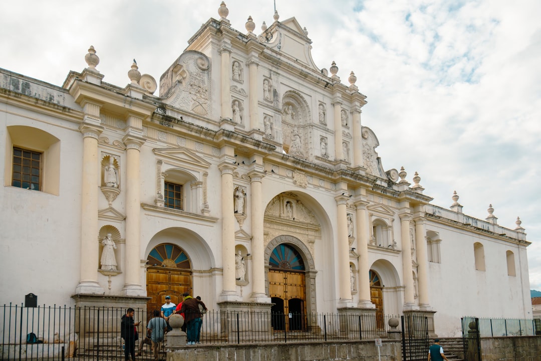 玛雅国家艺术博物馆：参观指南 - 6 calle y 7 avenida Zona 13 Edificio No. 5 Finca La Aurora Ciudad de Guatemala | Secret World Trip Planner