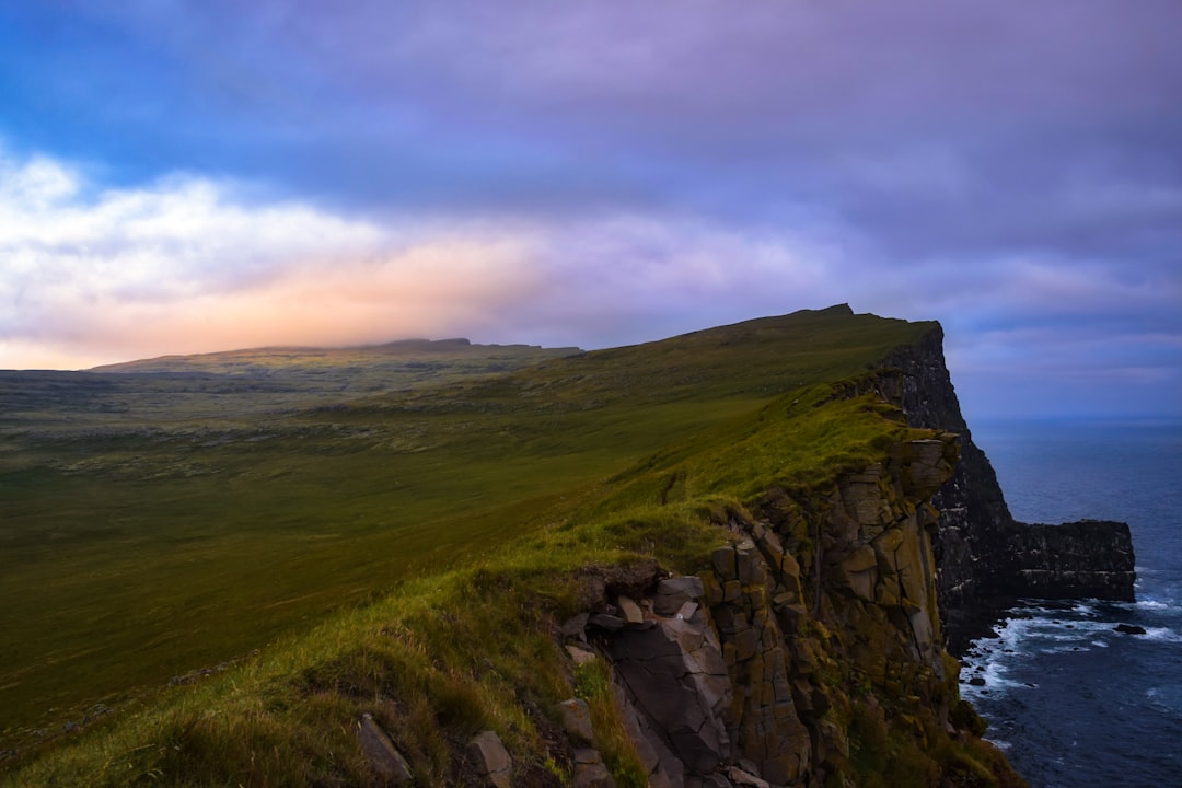 Découvrez Látrabjarg : le point le plus occidental d'Islande