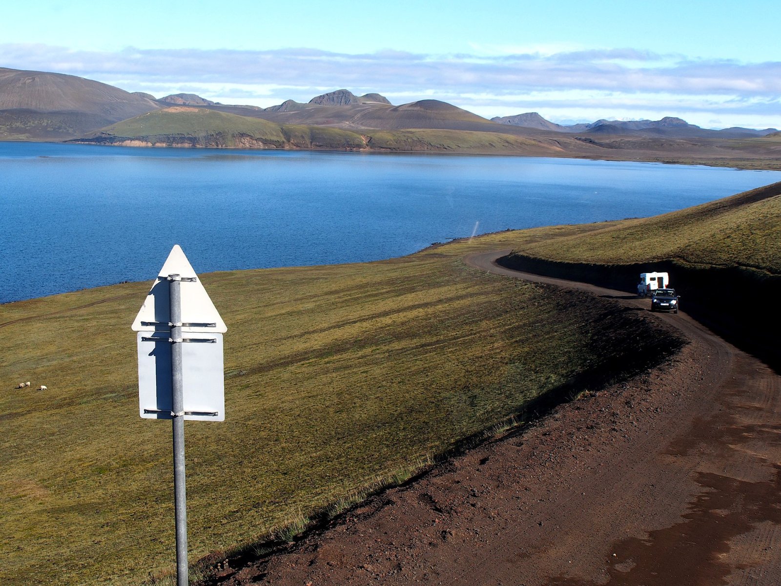 Descubriendo Frostastaðavatn: el Lago del Lugar Helado en Islandia - Fjallabaksleið Nyrðri | Secret World Trip Planner