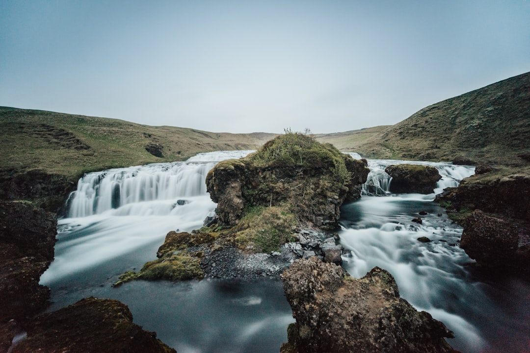 Descubre la Magia de Ófærufoss: La Cascada Islandesa Imperdible | Secret World Trip Planner
