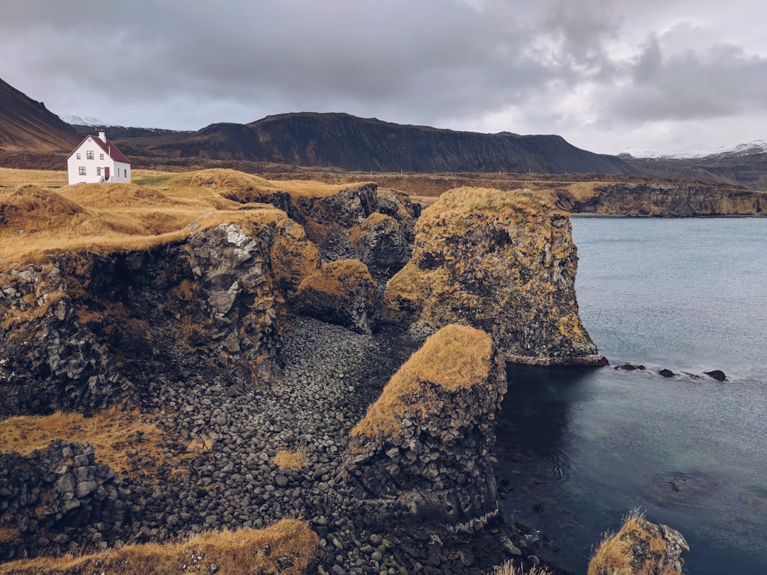 Arnarstapi: una joya escondida de Islandia - Arnarstapi | Secret World Trip Planner