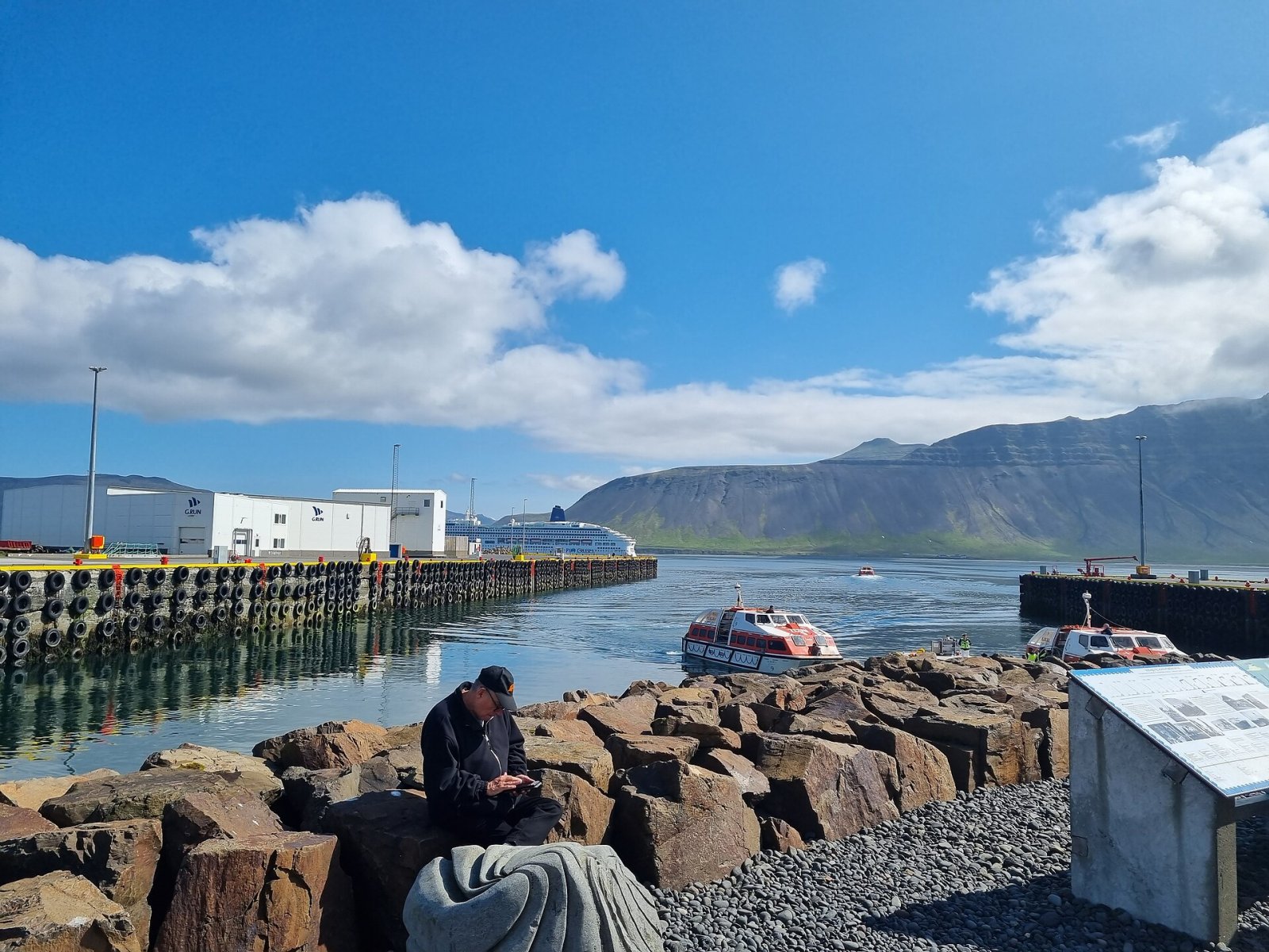 Scopri Grundarfjörður: un gioiello dell'Islanda occidentale - WQG2+GC | Secret World Trip Planner