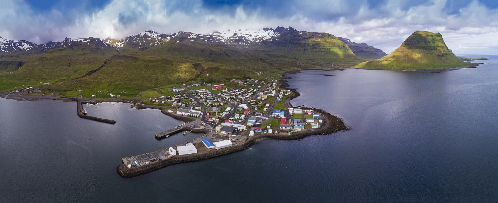 发现Grundarfjörður：西冰岛的瑰宝 - WQG2+GC | Secret World Trip Planner