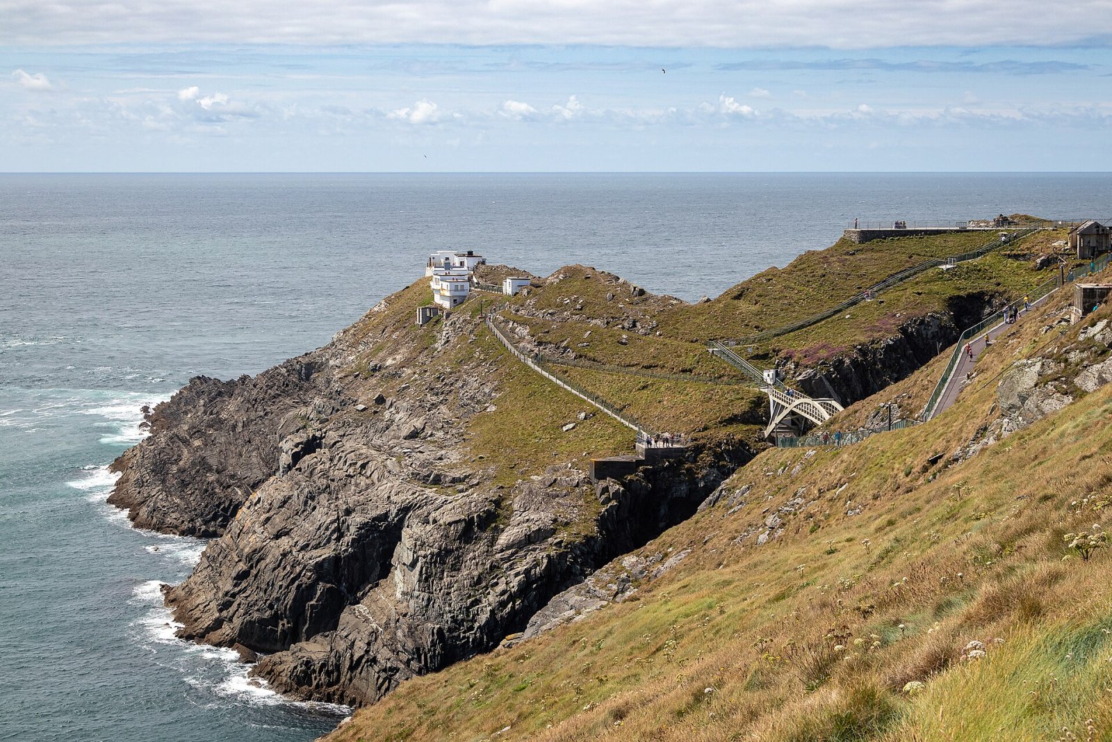 Mizen Head Lighthouse: Un Faro en el Corazón de Irlanda - Comeenavrick | Secret World Trip Planner