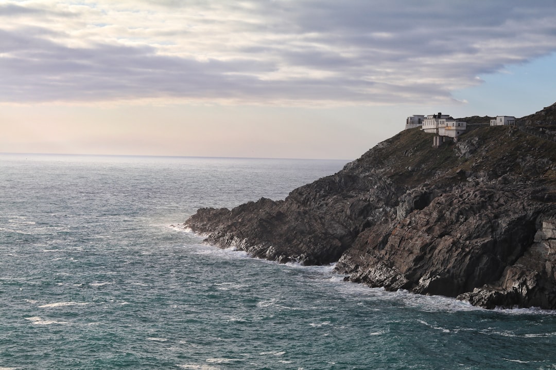 Mizen Head Lighthouse: Un Faro en el Corazón de Irlanda - Comeenavrick | Secret World Trip Planner