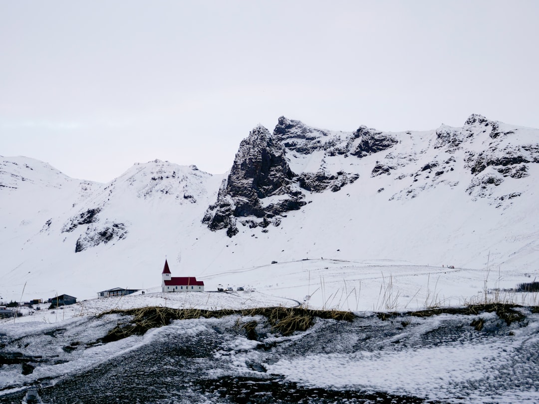 Descubre la Magia de la Vik Church en Islandia - Vík | Secret World Trip Planner