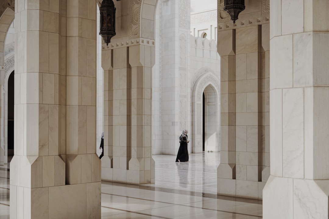 Die Schönheit der Moscheen im Oman entdecken - Al Khaburah | Secret World Trip Planner
