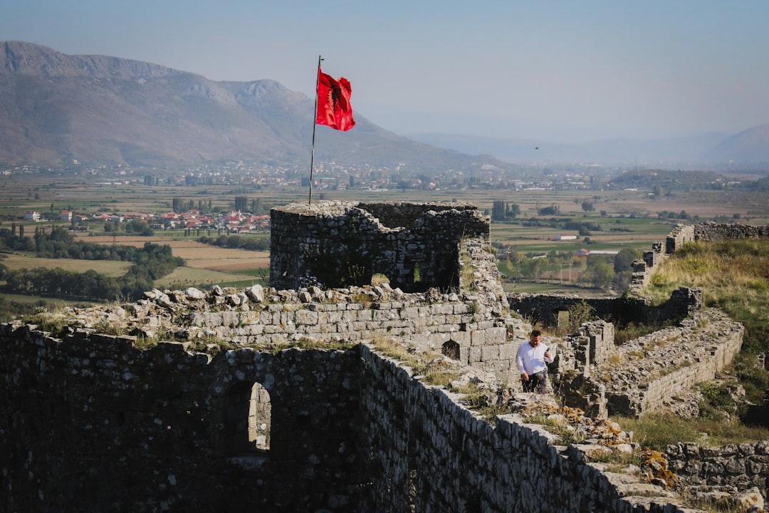 Открытие Найма Фрашери: культурное сердце Албании - Përmet | Secret World Trip Planner