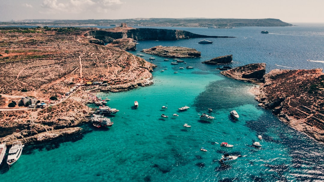 科米诺：蓝色泻湖的无车岛屿 - Comino | Secret World Trip Planner