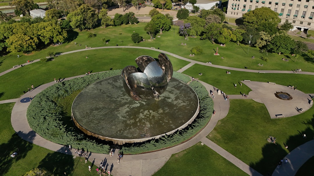 Floralis Genérica : le fleur d'acier de Buenos Aires - Av. Pres. Figueroa Alcorta 2301 | Secret World Trip Planner