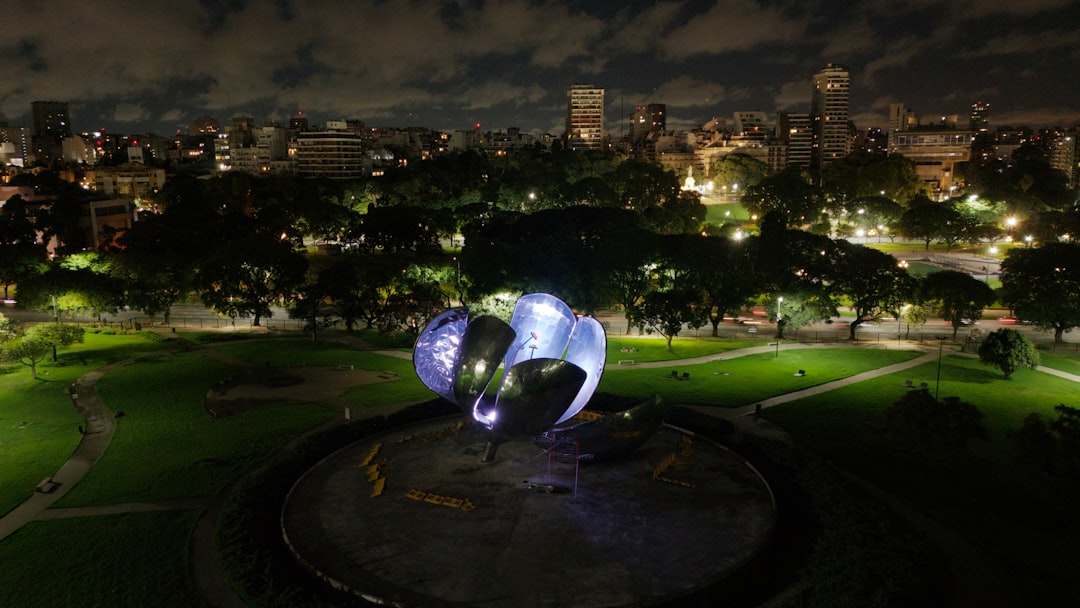 Floralis Genérica: o icônico flor de aço de Buenos Aires - Av. Pres. Figueroa Alcorta 2301 | Secret World Trip Planner