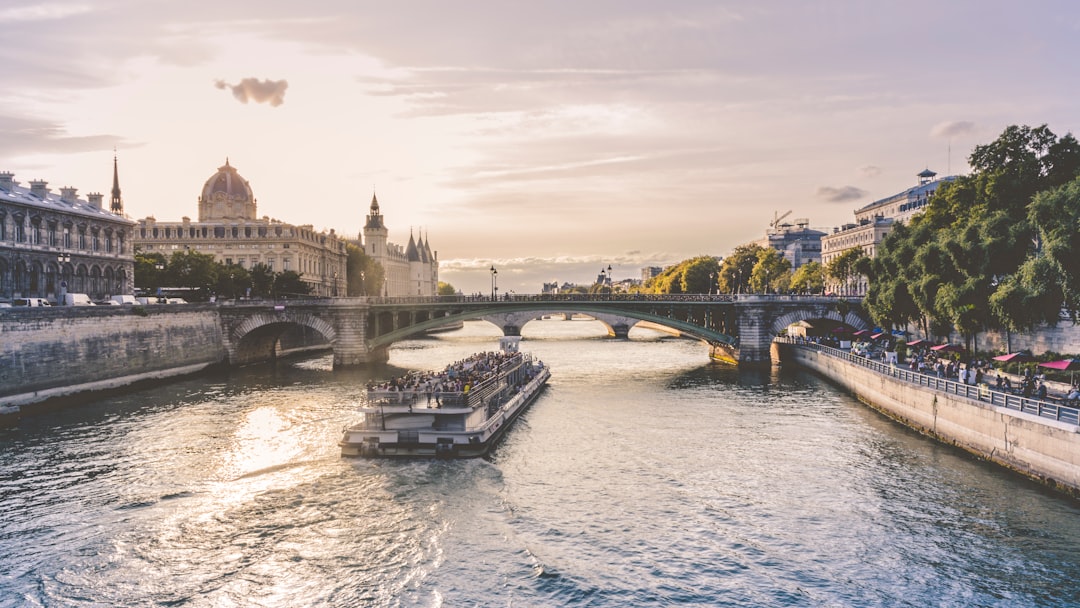 AI Trip Planner 2026: pianifica Parigi con l'intelligenza artificiale - Parigi | Secret World Trip Planner
