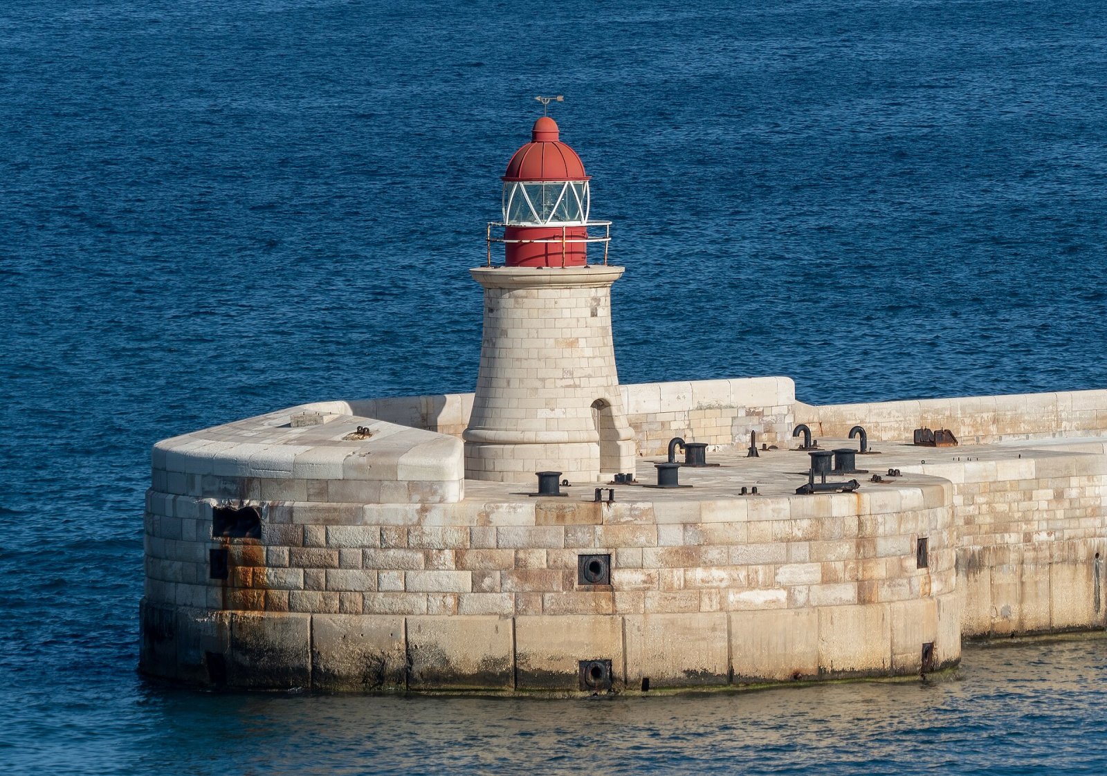 Откройте для себя маяк Рикасоли: жемчужина Мальты - VGXF+P5 Kalkara | Secret World Trip Planner