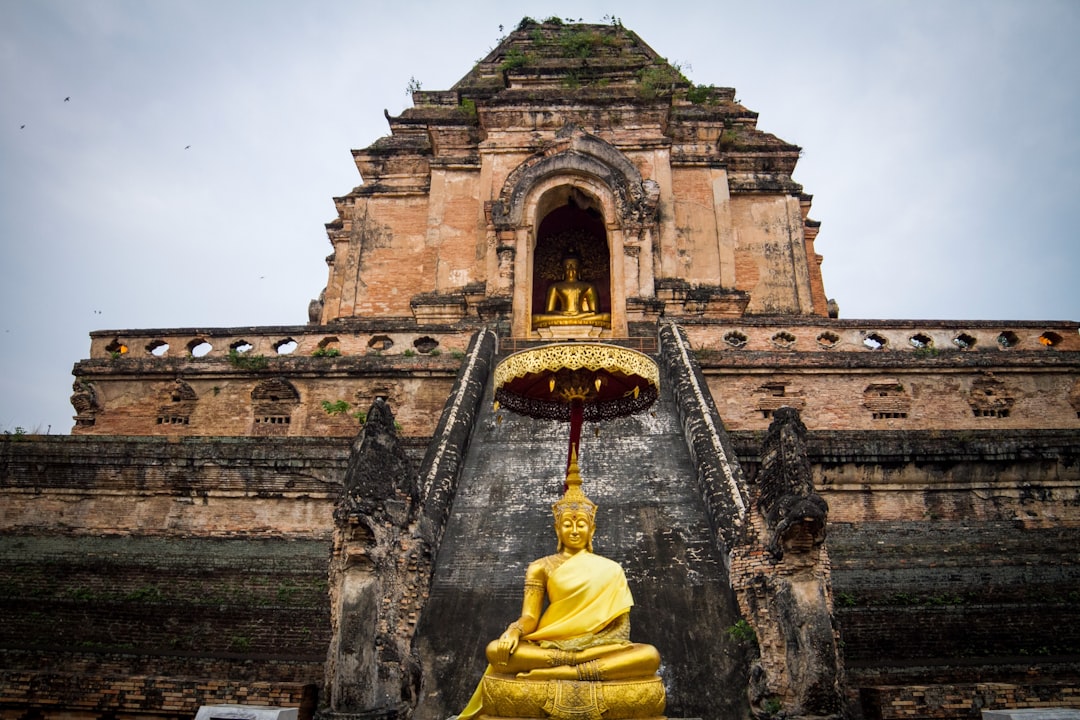 체디 발견하기: 태국 문화 여행 - Mueang Prachinburi District | Secret World Trip Planner