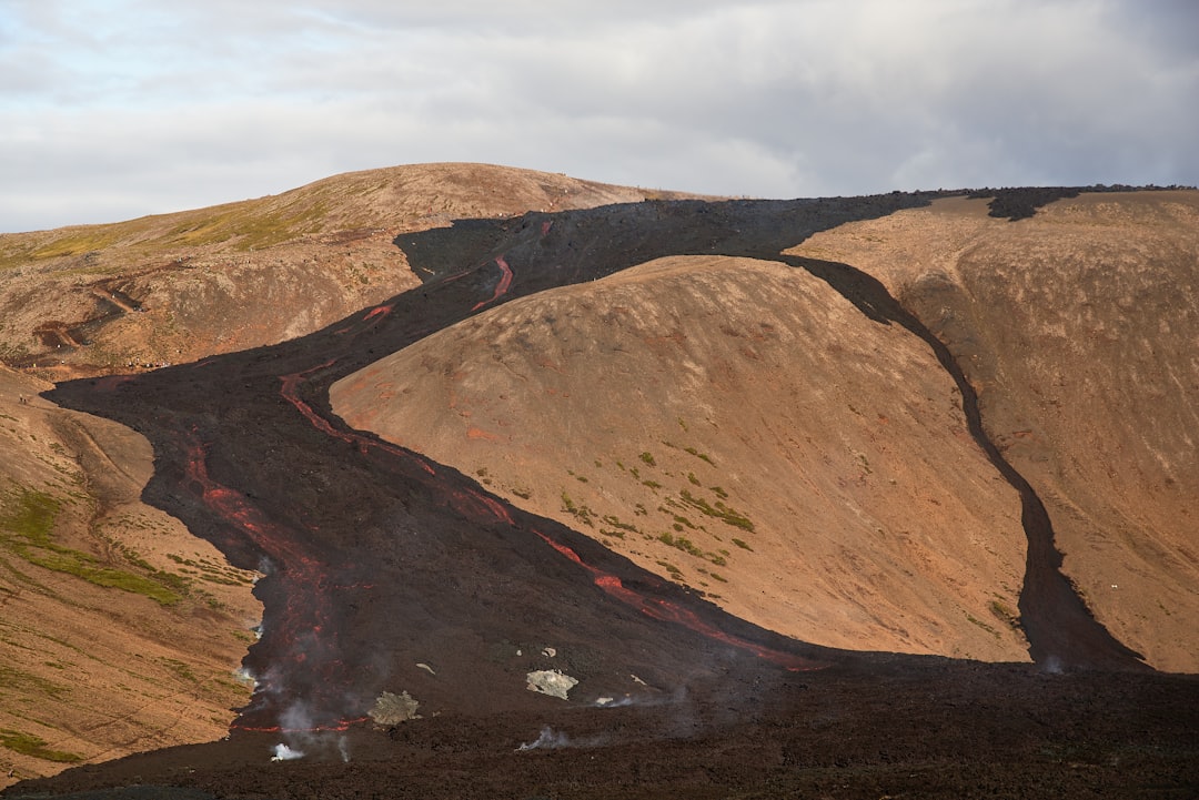 Descubre el Encanto de los Volcanes Escudo en Islandia | Secret World Trip Planner