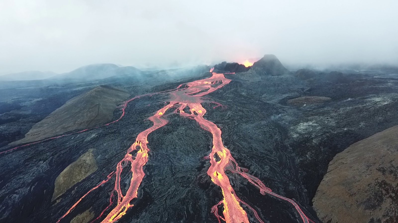 Descubre el Encanto de los Volcanes Escudo en Islandia | Secret World Trip Planner