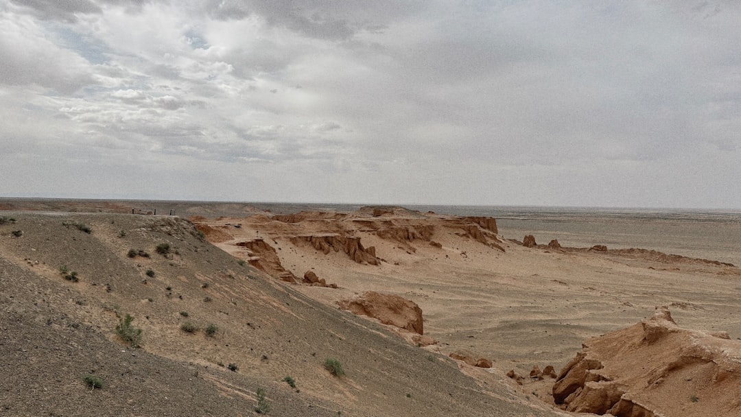 Flaming Cliffs: los acantilados rojos del Gobi - 4PRC+X6G | Secret World Trip Planner
